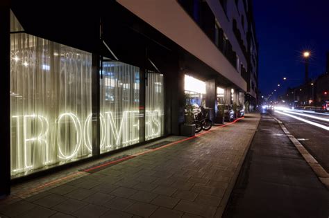 Roomers munich, autograph collection offers a stay outside of the city center while still being connected to the action, with the tram and train just a short walk away. MyStylery's Hoteltipp zur Wiesn: Designhotel Roomers München