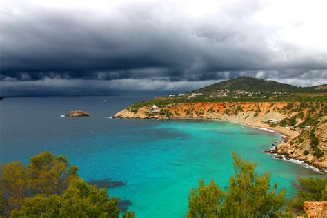 It is a small island, but nevertheless has more than 80 beautiful beaches. Ibiza, Spain | Natural Creations