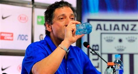 Por las mañanas en la primera emisión de @enfoquenoticias 100.1fm 1000am. Alianza Lima | Mario Salas llegará a Perú este jueves ...