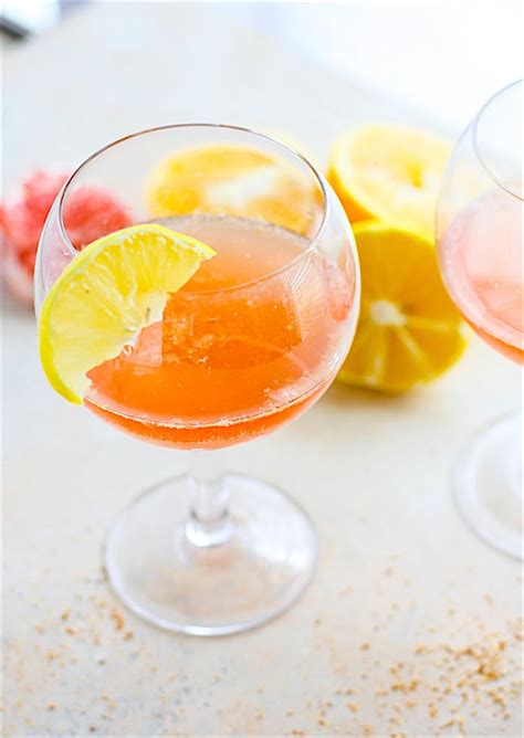 To me, nothing says cinco de mayo quite like a fabulous springtime cocktail…and creamy guacamole! Cinco de Mayo Tequila Cocktails - Mantitlement
