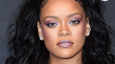 Rihanna Shares Fenty Beauty Body Lava Highlighters On Instagram Teen
