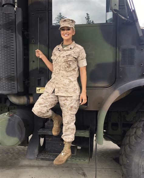 Pin By Melvinjones On Rianna C Military Women Female Marines