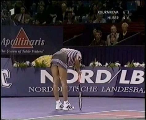 Anna Kournikova Upskirt Moment On Tennis Bench Hot Photo Celebrity