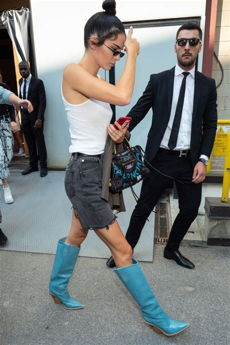 Kendall Jenner Cowbabe Boots Fashion Blue Boots Outfit Cowbabe Boot Outfits