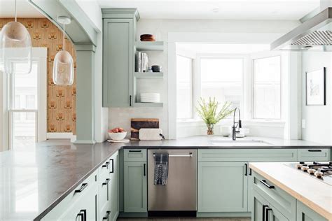 Let's get introduced to cottage kitchen ideas in detail. A Dreamy Craftsman Cottage Kitchen - Cottage style ...