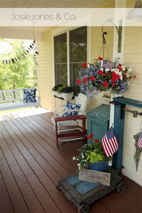 Through careful planning, you can easily set the ambience for each activity taking place in a variety of outdoor spaces during your get together. Celebrate Independance Day with these Patriotic Porch ...