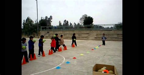 Juegos Con Una Pelota Para Hacer Con Niños En Educacion Fisica Juegos