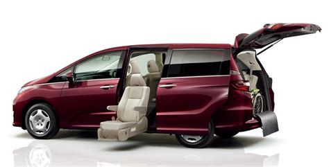 Rear 3 Quarter View Of 2014 Honda Odyssey