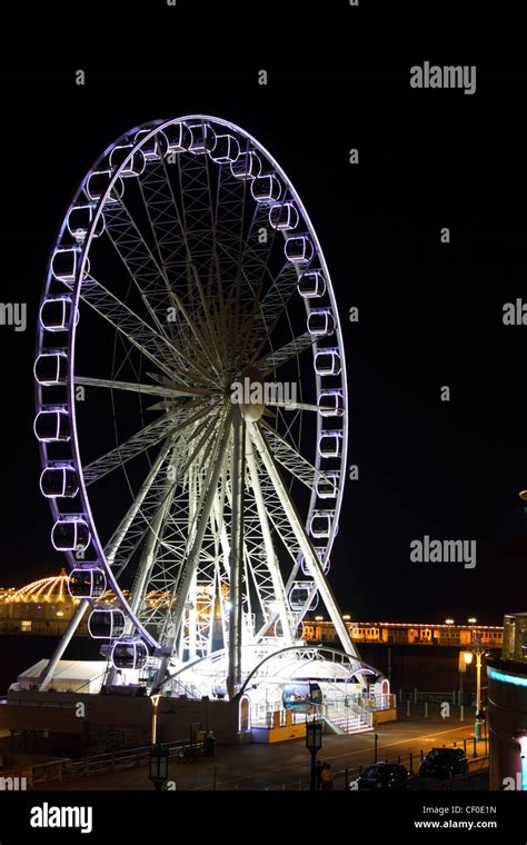 The Wheel Of Excellence At Brighton Sussex Uk At Night Stock Photo Alamy