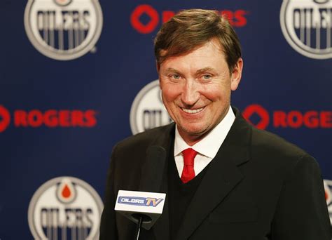 Wayne Gretzky Passes His Skills To Grandson Tatum