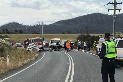 Teenager Dead In Holiday Road Crash Traffic Diverted Via A Paddock In Southern Tasmania Abc News