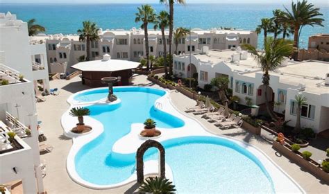 Der sotavento beach club liegt an der costa calma, im süden der urlaubsinsel fuerteventura, direkt am strand und gehört zu der gemeinde pájara. Sotavento Beach Club in Fuerteventura
