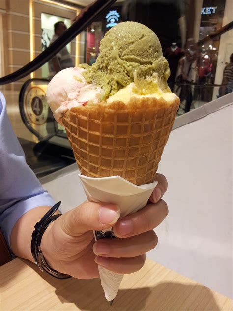 Italian ice cream, called gelato, is acknowledged by many experts to be the best ice cream in the world. Eat wit Bug Bug: Gelatomio Traditional Italian Ice-Cream