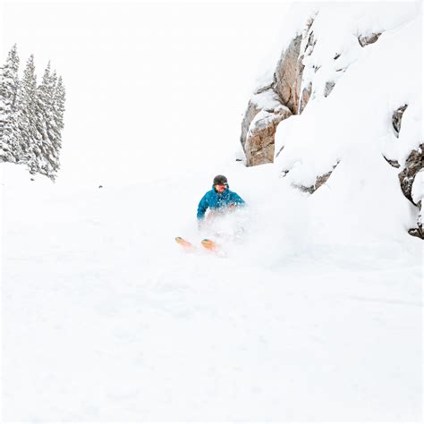 The powders used for powder skiing vary in their texture from time to time. 10 Tips For Skiing Powder. :: Sunshine Village