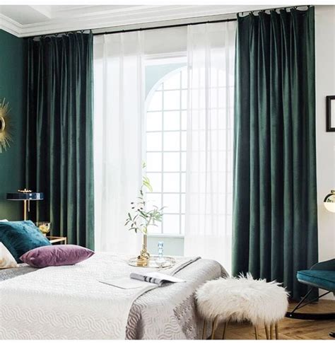 Vorhänge werten einen raum auf, ein vorhang schützt deine möbel vor sonne und dich vor blicken, er dämpft lärm & kann raumteiler sein. Eleganter vorhang Dunkelgrün für Wohnzimmer | Vorhänge ...