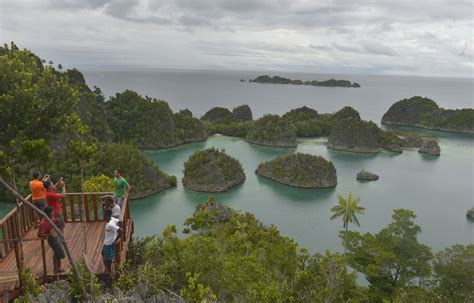 Gambar Wisata Raja Ampat Papua Eksotis Initempatwisata Alam Bawah Laut Gambar Di Rebanas Rebanas
