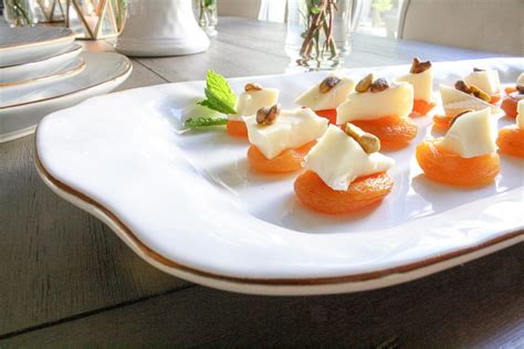 Kick off christmas dinner or your holiday party with these delicious christmas appetizer ideas. summer progressive dinner easy elegant appetizers