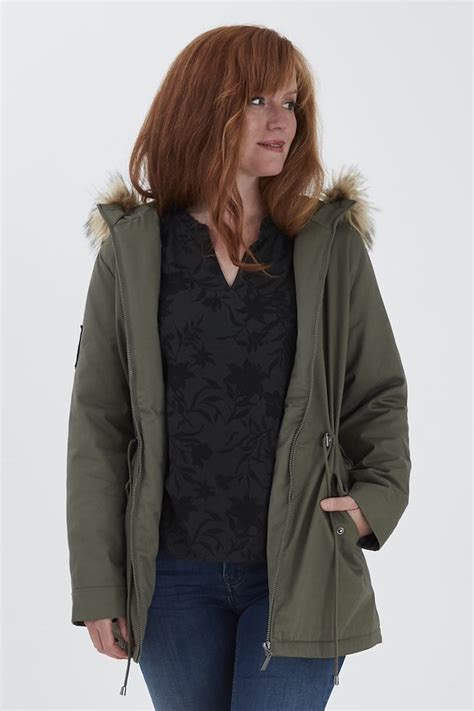 Kaum getragene jacke (dünne strickjacke) mit modernem gehäkeltem muster in türkis, petrolblau, hellbraun, schwarz und weiß. Fransa Jacke Hedge - Shoppen Sie Hedge Jacke ab Gr. S-XXL hier