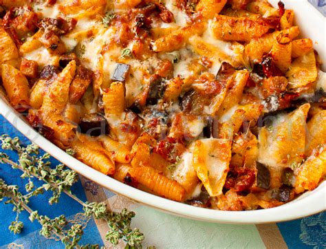 Patate e melanzane al forno. pasta e melanzane al forno