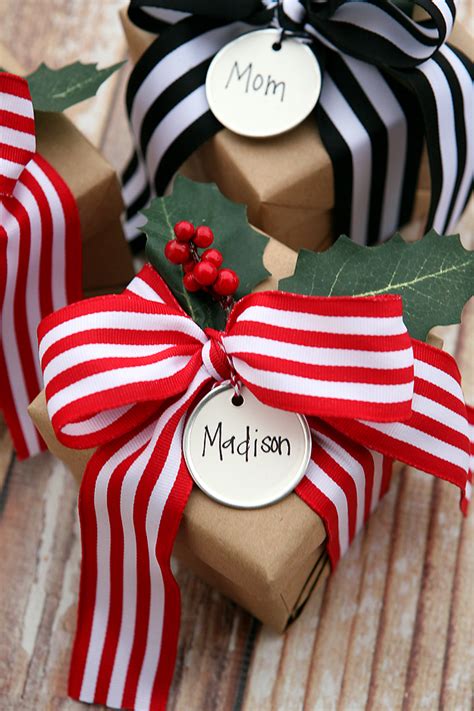 Wrap gifts in plain brown or white paper and pick washi tape in bold bright colours to make them stand out. Christmas Gift Wrapping Ideas - Eighteen25