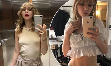 Suki Waterhouse Goes Braless Underneath A Ribbed Top For Striking Snap