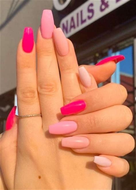 ¡Feliz como lombriz! Estos colores para tus Uñas 2021 te levantarán el