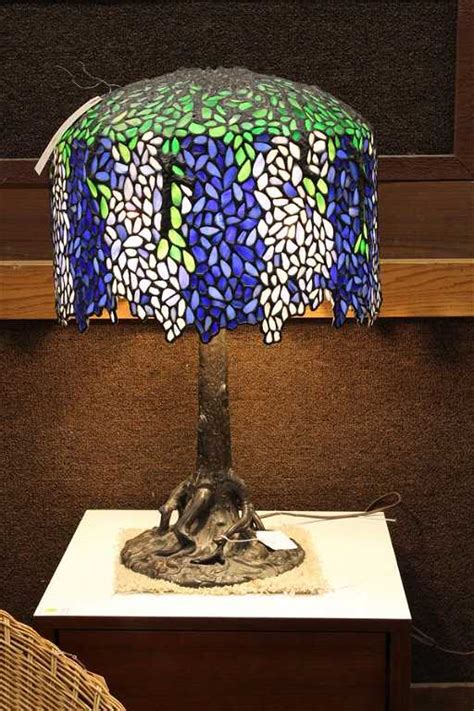 Tiffany Style Leaded Glass Wisteria Table Lamp