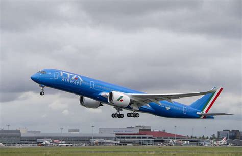 Primer Vuelo Del A350 900 De Ita Airways Con Librea Azul Avion Revue