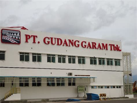 Pt gudang garam tbk (indonesian for salt warehouse) is an indonesian cigarette company, best known for its kretek (clove cigarette) products. PT Gudang Garam Tbk - Recruitment For D3 Fresh Graduate ...