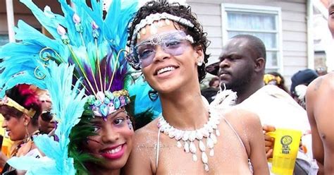 Rihanna En Los Desfiles De Barbados ~ Actualizatemusic