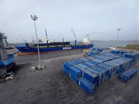 Le Quai N°7 Du Port De Radès Réservé Au Transport Des Conteneurs De