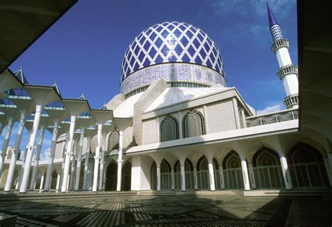 The sultan salahuddin abdul aziz shah mosque is the state mosque of selangor, malaysia. darul ehsan: Masjid Sultan Salahuddin Abdul Aziz Shah
