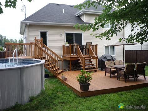 Pour the concrete up against the form and compact it into all corners with a square shovel or mortar hoe; patio 2 paliers | Patio, Patio deck designs, Patio gazebo