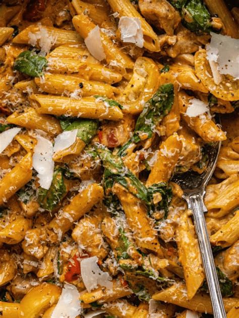 Tuscan Chicken Pasta Supergolden Bakes