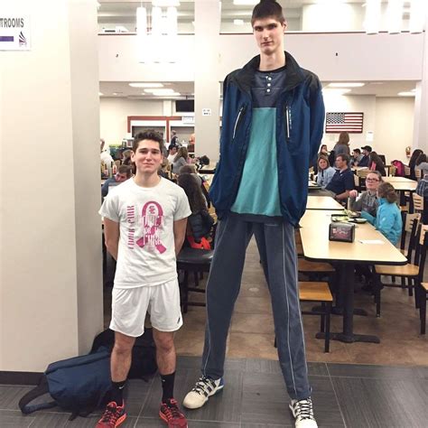 Seven Foot Seven Tall People Guys Tall Guys