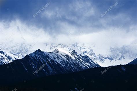 Scenic Winter Mountain — Stock Photo © Szefei 2762482