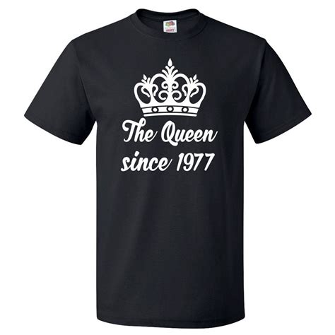 44th Birthday T For 44 Year Old Queen Since 1977 T Shirt T