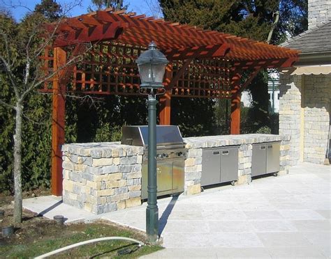 You will no longer feel the inconvenience of preparing barbecue under scorching sun while your friends are … continue reading grill pergola: BBQ & pergola | BBQ pergola | Pinterest