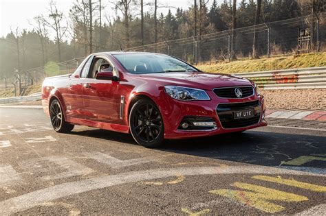 The ss was offered as a v8 with manual transmission or the optional automatic transmission. © Automotiveblogz: 2013 Holden VF Commodore Ute SS-V ...