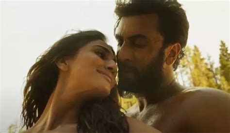 Fitoor Ranbir Kapoor Vaani Kapoor Ooze Sex Appeal In Shamsheras Latest Song