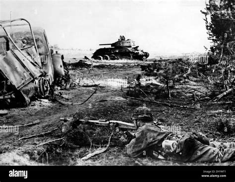 Ein Soldat Der Waffen Ss An Der Ostfront 1943 Stockfoto Bild
