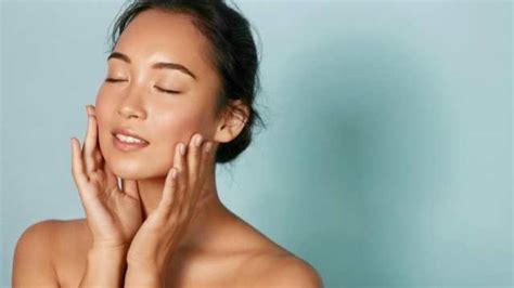 How To Get Your Skin Less Oily Causes And Treatment