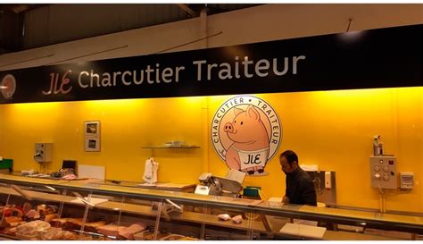 À midi comme en soirée, la décoration et l'atmosphère de notre couscoussière. Marché de Taverny