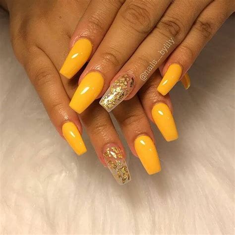 Gorgeous Yellow Acrylic Nails To Spice Up Your Fashion In
