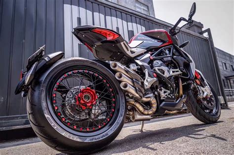 Each motorcycle is handcrafted and assembled by expert and passionate technicians. MV Agusta Brutale Dragster F3 Exhaust Silmoto | Torque ...