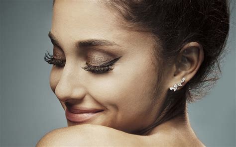 Desktop Wallpaper Ariana Grande Smile Face Hd Image Picture