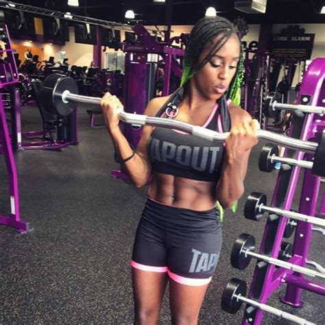 Naomi From Divas Hit The Gym E News