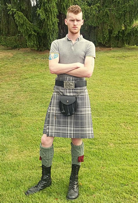 The Good Thing About Kilts You Can Dress It Up Or Wear It Super Casual Kilt Outfits Men