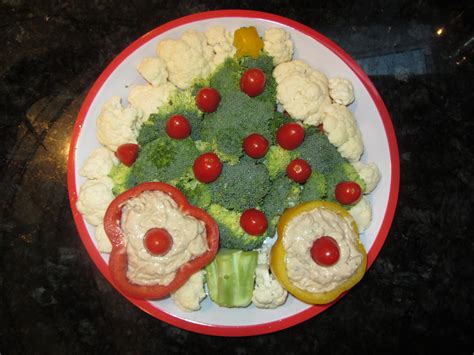 WonderToast: Making Food SUPER Fun!: Christmas Vegetable Tray