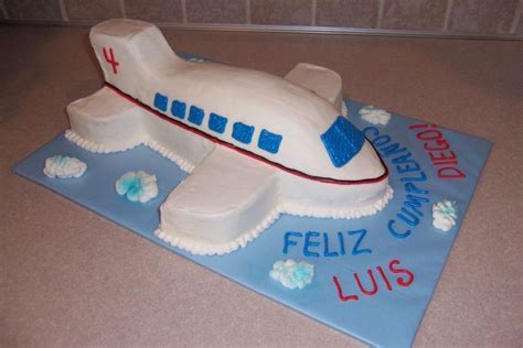 Kuchen flugzeug geburtstag flugzeugs geburtstag torte kindergeburtstag fondant figuren torten ausstechformen snacks. Flugzeugkuchen Von Grund auf neu hergestellt mit einer ...